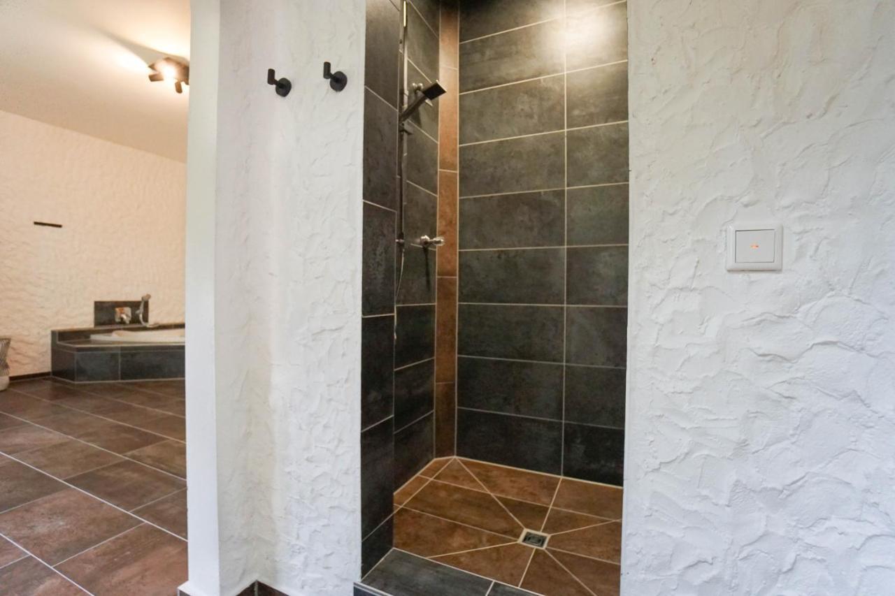 Ruhe Unter Reet-Haus Mit Sauna, Whirlpool Und Kamin Gnarrenburg Exterior foto