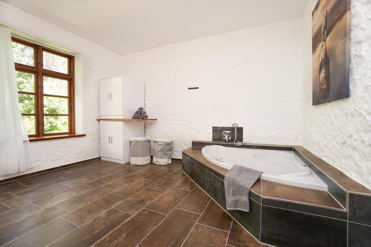 Ruhe Unter Reet-Haus Mit Sauna, Whirlpool Und Kamin Gnarrenburg Exterior foto