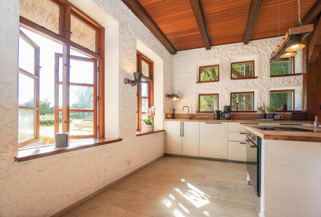 Ruhe Unter Reet-Haus Mit Sauna, Whirlpool Und Kamin Gnarrenburg Exterior foto